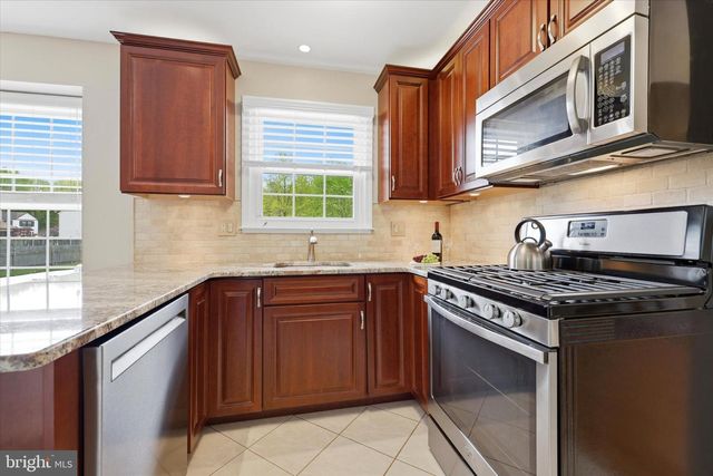 21 GLAMIS RD, Blackwood, NJ 08012