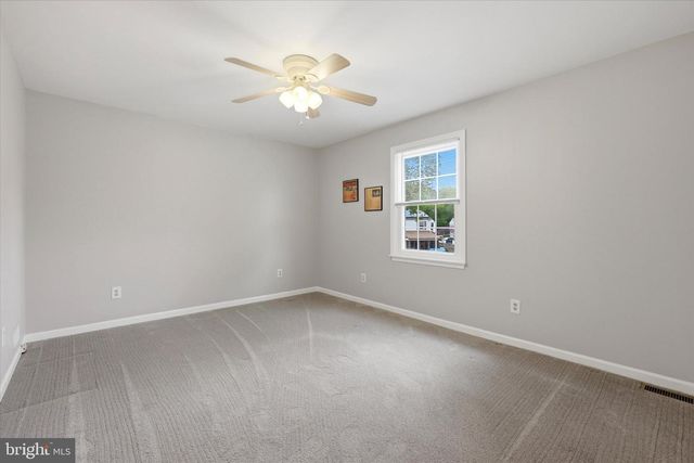 21 GLAMIS RD, Blackwood, NJ 08012