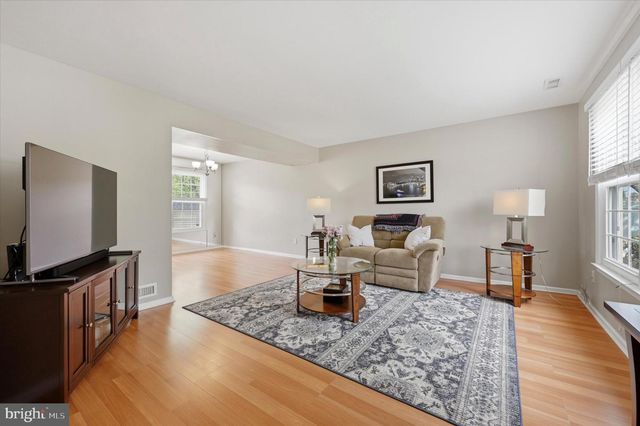 21 GLAMIS RD, Blackwood, NJ 08012