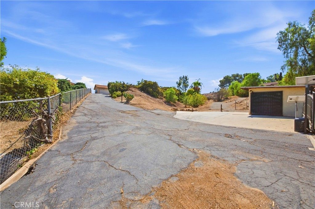 16800 Sendero Del Charro, Riverside, CA 92504 — photo 4