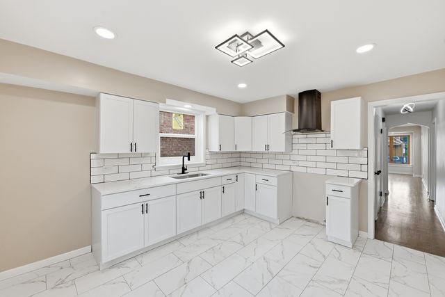 3531 W 73rd Place, Chicago, IL 60629