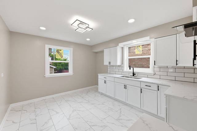 3531 W 73rd Place, Chicago, IL 60629