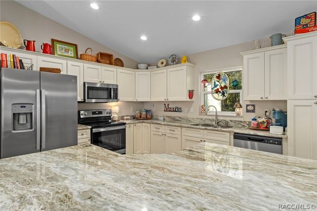 9973 N Chelic Drive, Citrus Springs, FL 34434