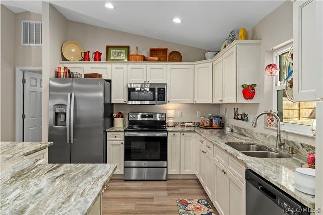 9973 N Chelic Drive, Citrus Springs, FL 34434