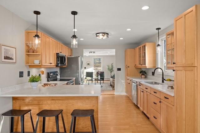 10 Hillside Rd, North Reading, MA 01864