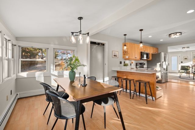 10 Hillside Rd, North Reading, MA 01864