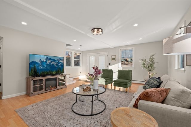 10 Hillside Rd, North Reading, MA 01864