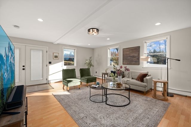 10 Hillside Rd, North Reading, MA 01864