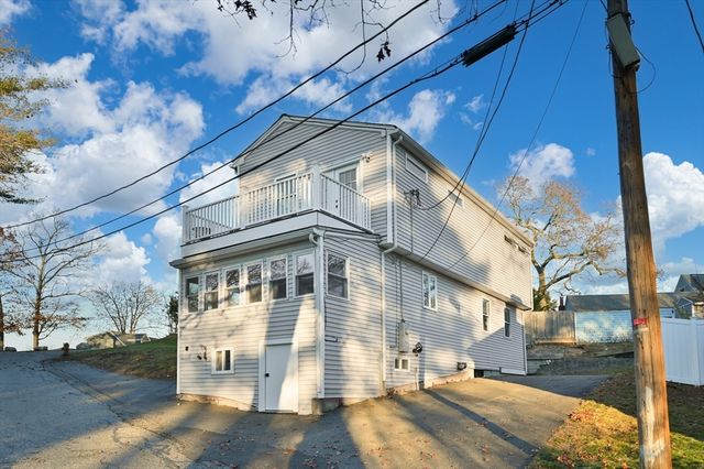 10 Hillside Rd, North Reading, MA 01864