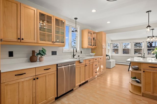 10 Hillside Rd, North Reading, MA 01864