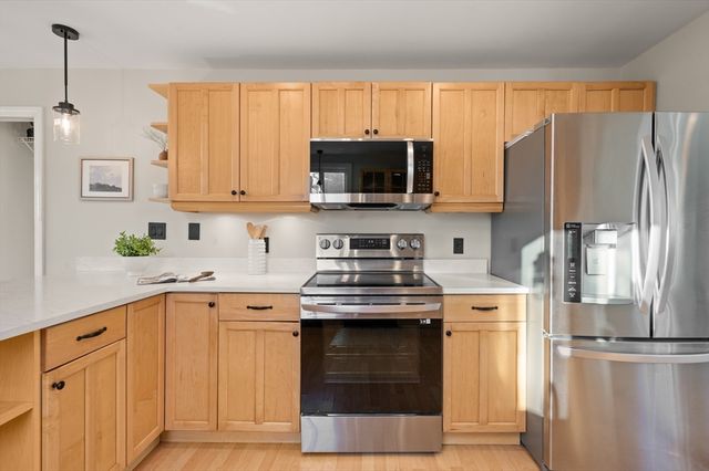 10 Hillside Rd, North Reading, MA 01864