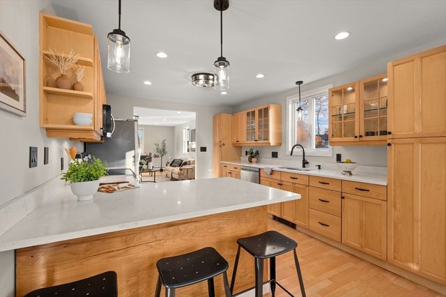 10 Hillside Rd, North Reading, MA 01864