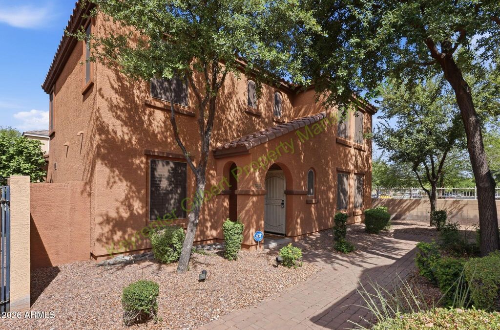 3262 E MILKY Way, Gilbert, AZ 85295