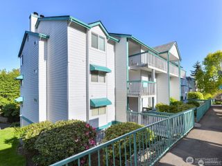 28606 16th Avenue S #102, Federal Way, WA 98003