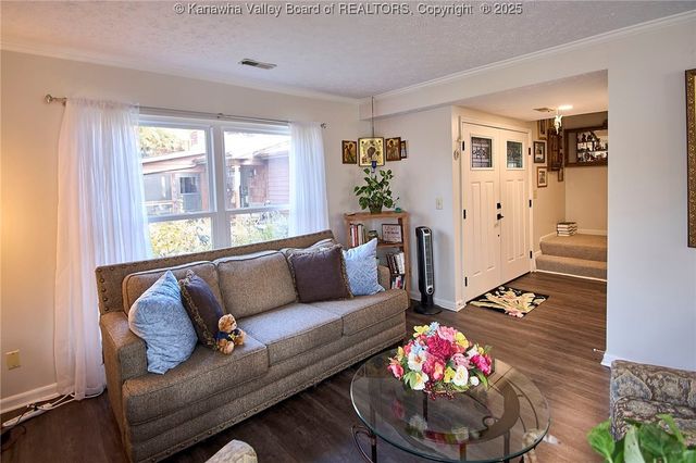 201 Powderhorn Road, Charleston, WV 25314