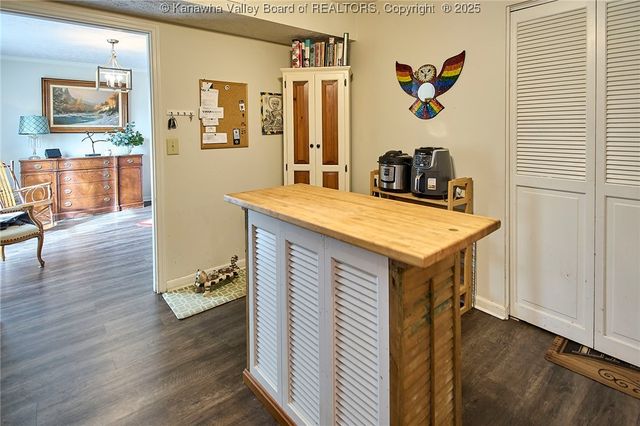 201 Powderhorn Road, Charleston, WV 25314