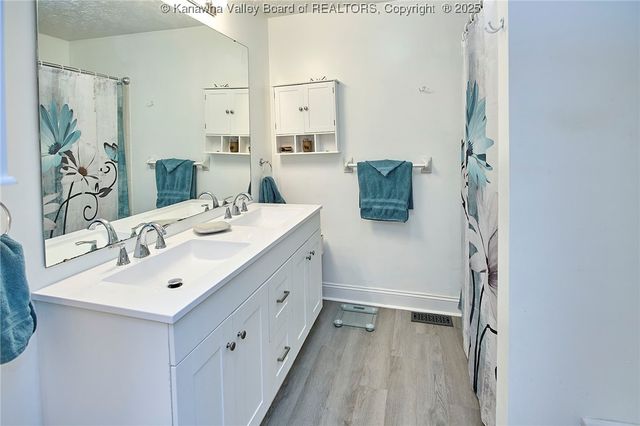 201 Powderhorn Road, Charleston, WV 25314