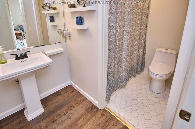 201 Powderhorn Road, Charleston, WV 25314