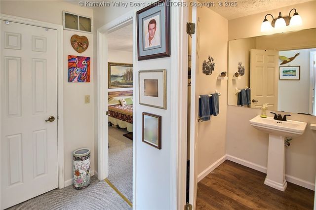 201 Powderhorn Road, Charleston, WV 25314