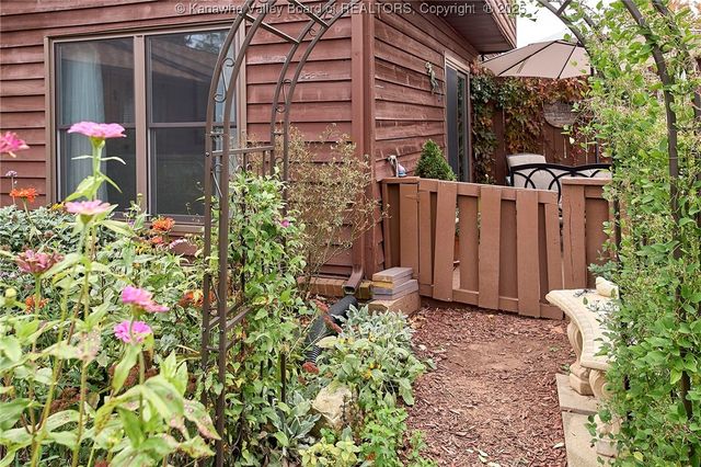 201 Powderhorn Road, Charleston, WV 25314