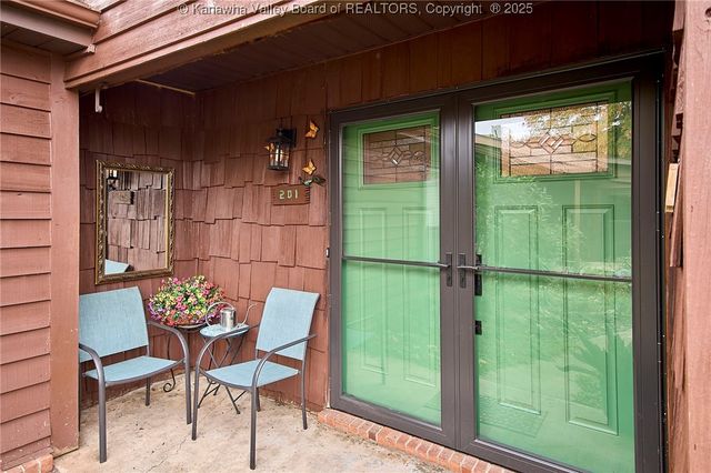 201 Powderhorn Road, Charleston, WV 25314