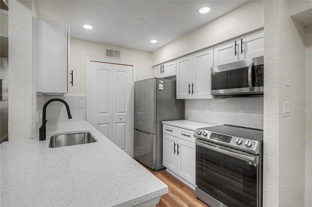 3266 HAVILAND COURT 303, Palm Harbor, FL 34684