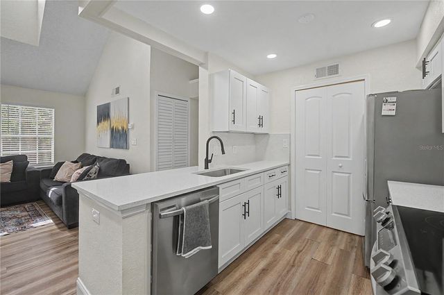 3266 HAVILAND COURT 303, Palm Harbor, FL 34684