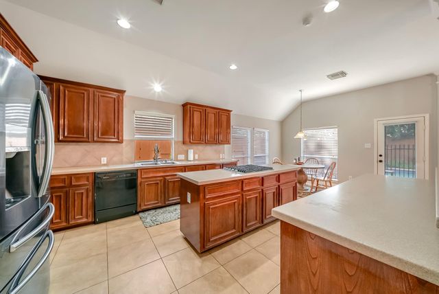 3214 Waters Edge Drive, Manvel, TX 77578