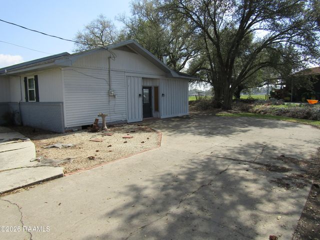 1182 Guidry Road, Breaux Bridge, LA 70517