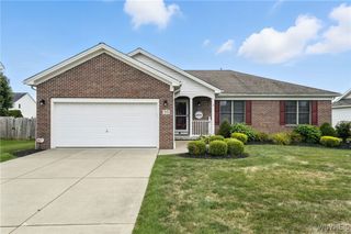 35 Summerfield Drive, Lancaster, NY 14086