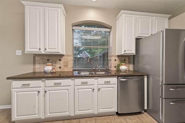 6506 E Bending Oaks Lane, Pearland, TX 77584