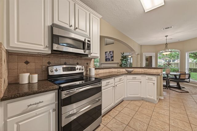 6506 E Bending Oaks Lane, Pearland, TX 77584