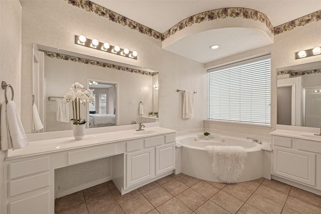 6506 E Bending Oaks Lane, Pearland, TX 77584