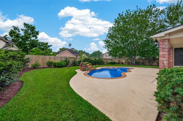 6506 E Bending Oaks Lane, Pearland, TX 77584