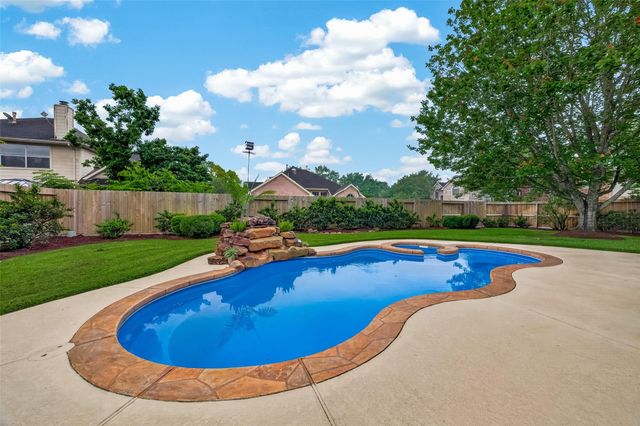 6506 E Bending Oaks Lane, Pearland, TX 77584