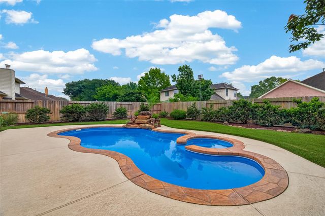 6506 E Bending Oaks Lane, Pearland, TX 77584
