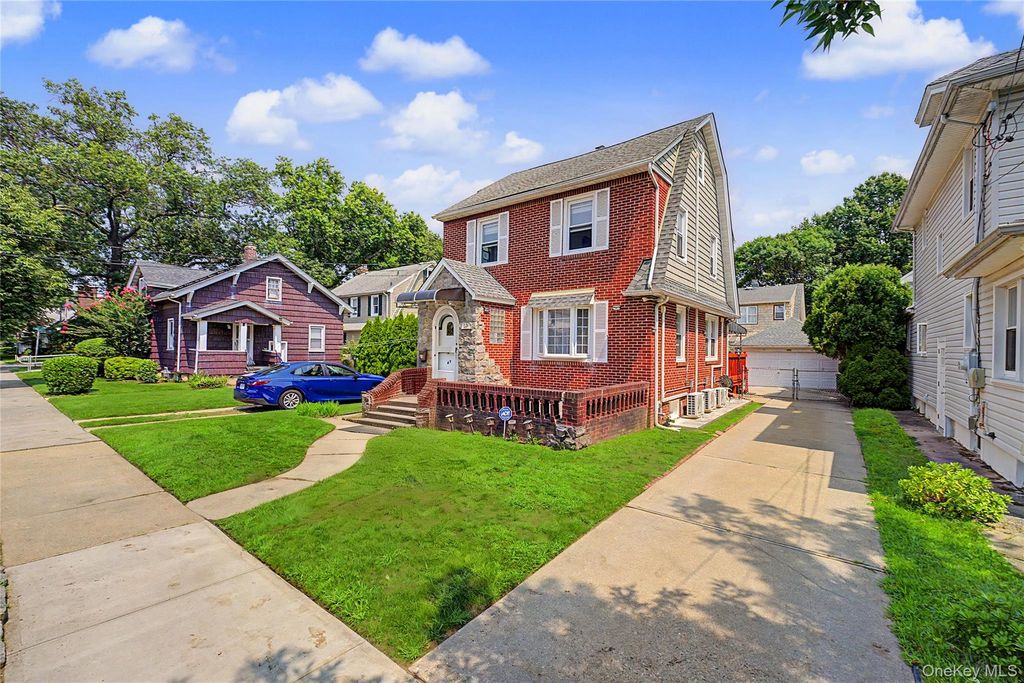 29 Holland Avenue, Floral Park, NY 11001 — photo 2