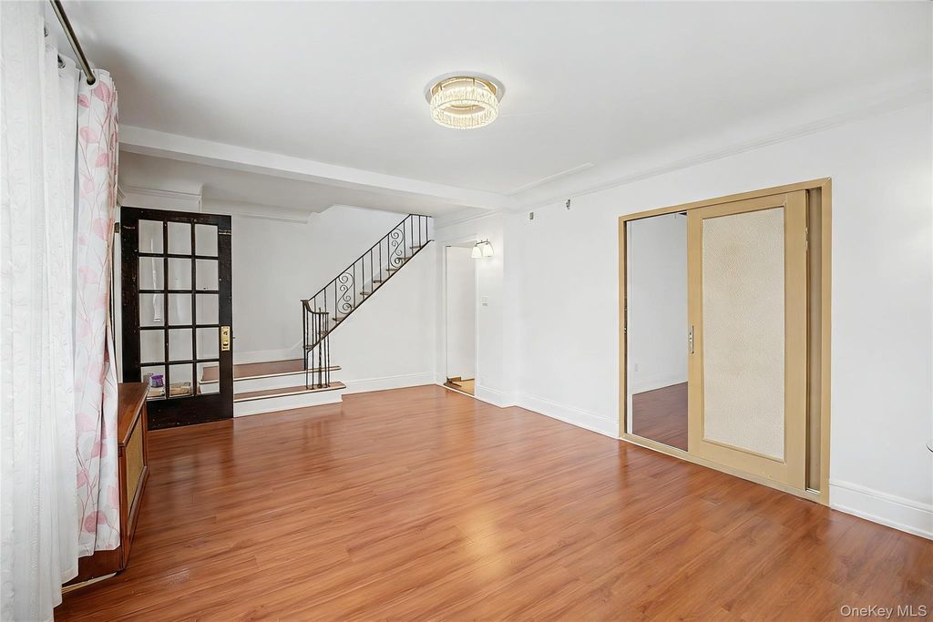 29 Holland Avenue, Floral Park, NY 11001 — photo 4