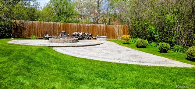 6338 Covered Wagons Trail, Flint Charter Township, MI 48532