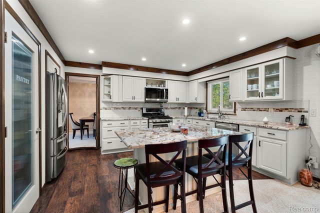 6338 Covered Wagons Trail, Flint Charter Township, MI 48532