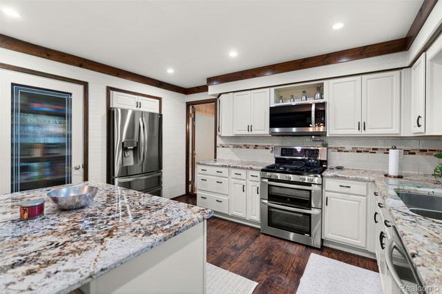 6338 Covered Wagons Trail, Flint Charter Township, MI 48532