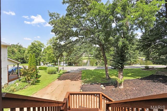 135 W Lake Drive, Edwardsville, IL 62025