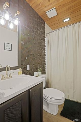 135 W Lake Drive, Edwardsville, IL 62025