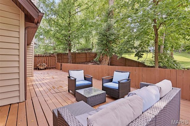 135 W Lake Drive, Edwardsville, IL 62025