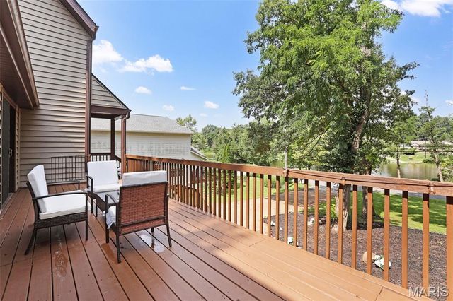135 W Lake Drive, Edwardsville, IL 62025
