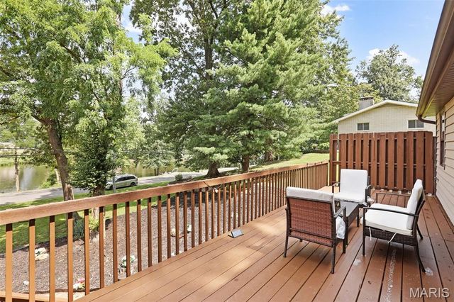 135 W Lake Drive, Edwardsville, IL 62025