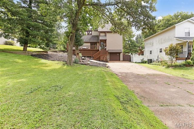 135 W Lake Drive, Edwardsville, IL 62025