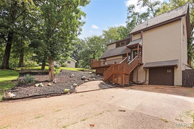 135 W Lake Drive, Edwardsville, IL 62025