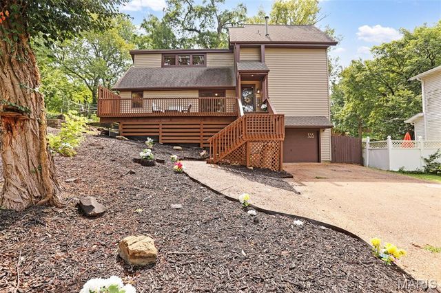 135 W Lake Drive, Edwardsville, IL 62025