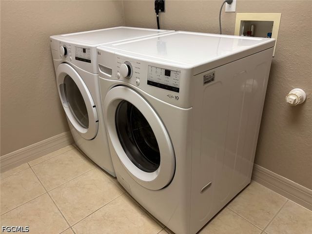 3573 Malagrotta CIR, Cape Coral, FL 33909